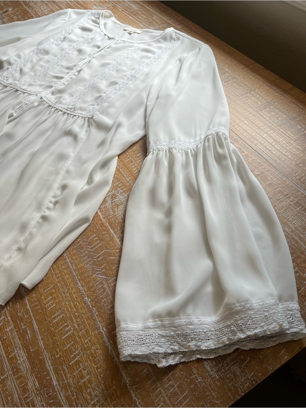 Max Studio Women’s White Peasant Blouse with Lace Trim - Picture 4 of 6